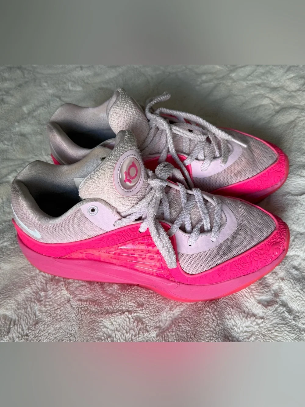Nike Mens KD 15 Aunt pearl Hot Pink and Light Gray Low-Top Sneakers